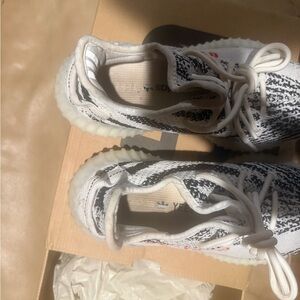 Yeezy 350 zebra